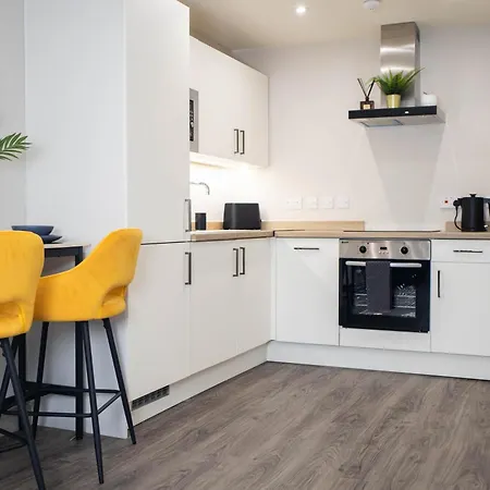 Royale - Rose Platinum * Leeds (West Yorkshire)