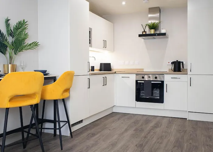 Royale - Rose Platinum * Leeds (West Yorkshire)