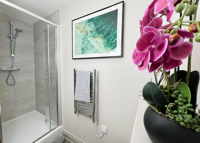 Royale - Rose Platinum * Leeds (West Yorkshire)